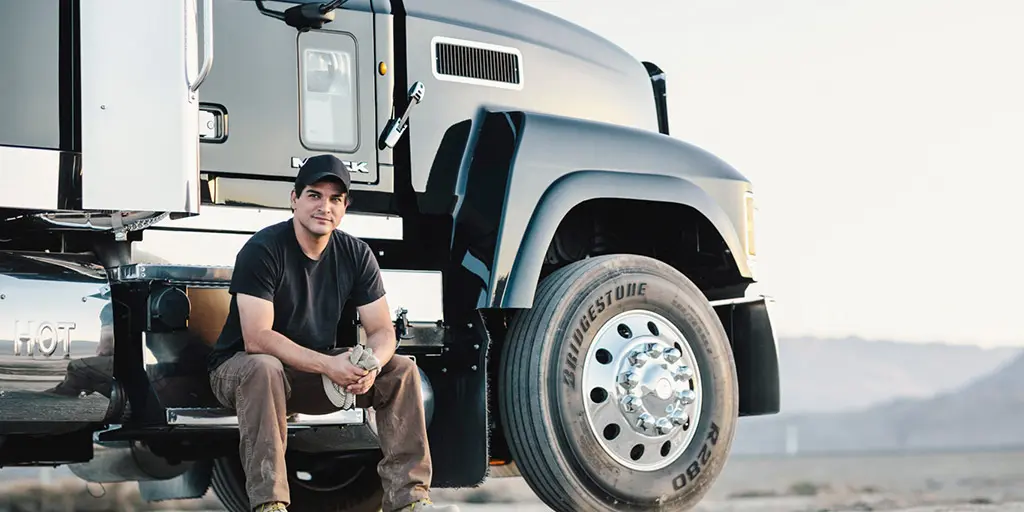 Conductor de camiones comerciales trabajos que pagan por viajar