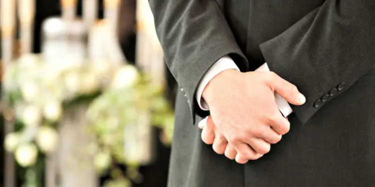 Director de funerarias mejores trabajos durante una recesion