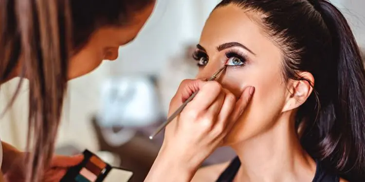 Cosmetologa empleos facil de obtener