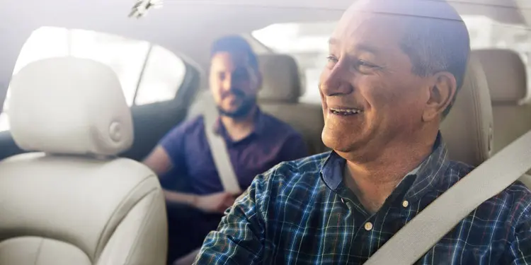 Trabajar con Uber o Lyft trabajo facil bien remunerados