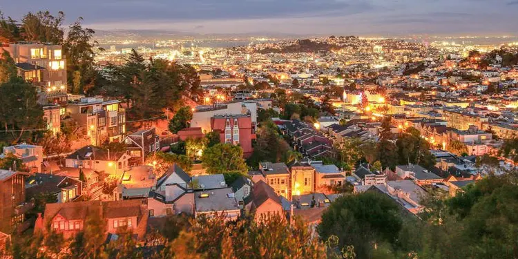 vivir en corona california