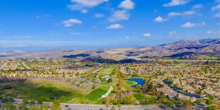 vivir en corona california