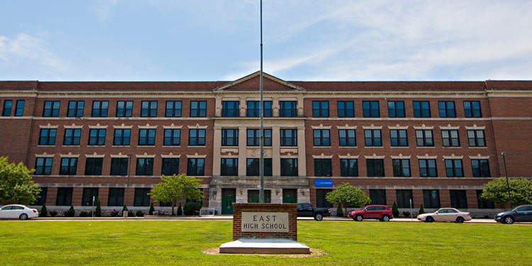 Escuelas y universidades en Kansas City east high school