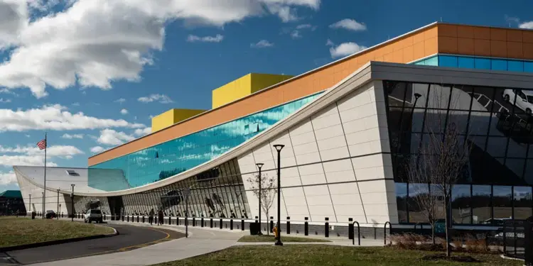 Escuelas y universidades en Bridgeport harding high school