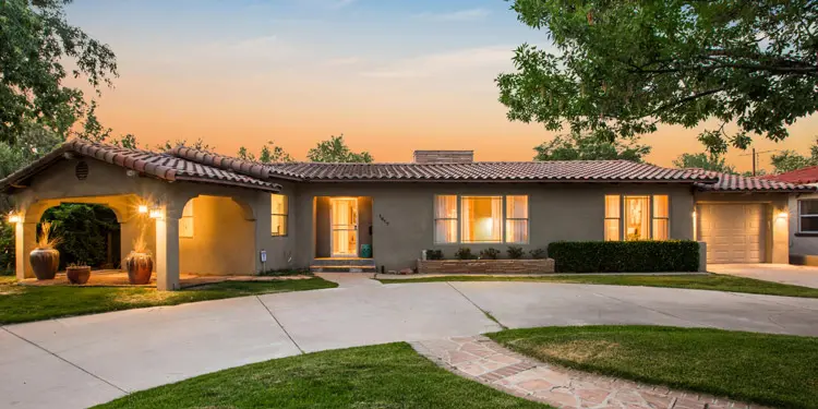 mejores vecindarios Albuquerque New Mexico Huning Castle