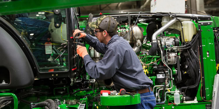 John Deere trabajos para latinos